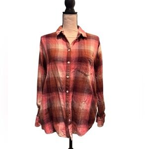 Old Navy “The Boyfriend Shirt” multi color plaid flannel.Size small. Worn once.